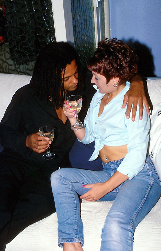 黒いコックを楽しむムラムラした大人
 #77799437