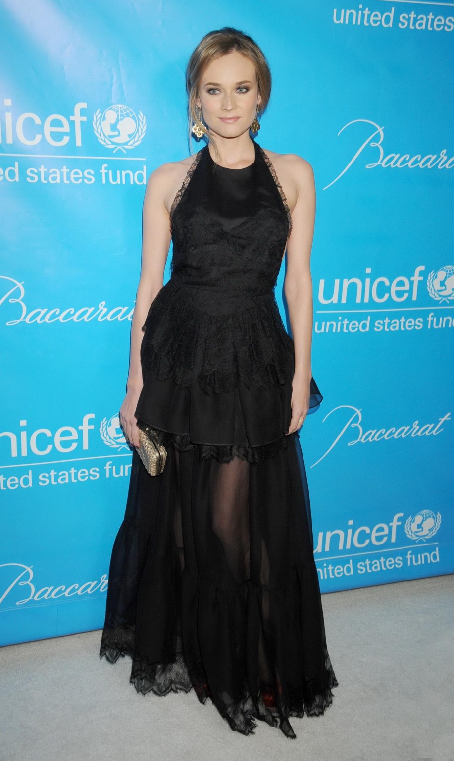 Diane Kruger montre ses seins en robe noire au bal de l'Unicef 2011 à Los Angeles. 
 #75279649