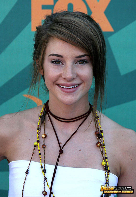 Shailene Woodley sexy and candid poses exposed #75340415