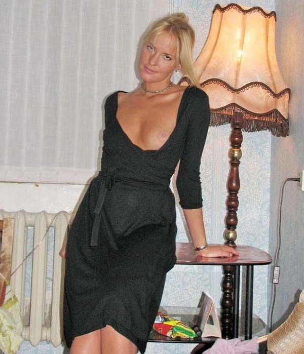 Esposas rubias sórdidas
 #68177148