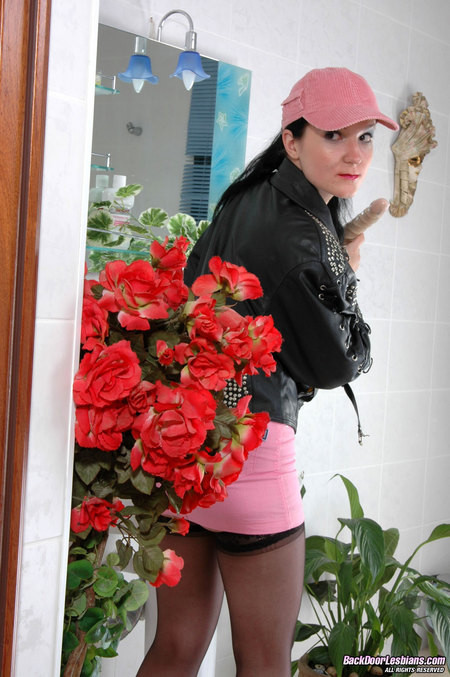 Joan and Ninon horny anal lesbians