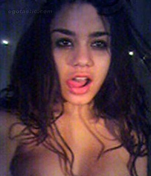 Vanessa hudgens in posa nuda su foto trapelate sexy e calde
 #75283338