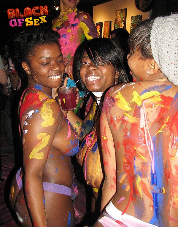 裸のパーティーに参加した素人の黒人女性
 #68134217