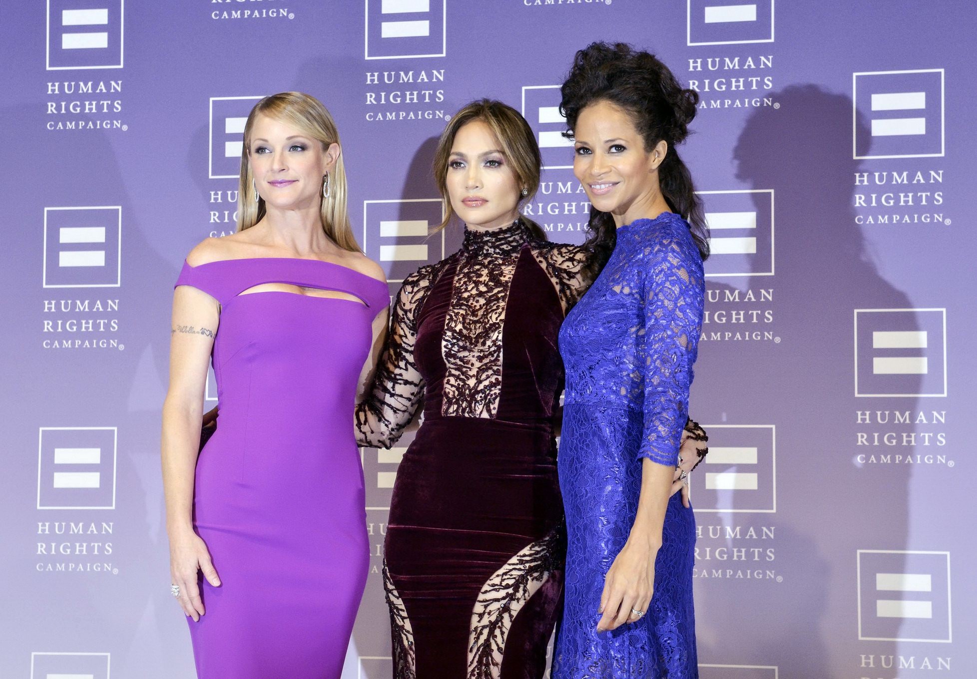 Jennifer lopez braless trägt ein wunderschönes schwarzes durchsichtiges Kleid bei der hrc nati 2013
 #75216553