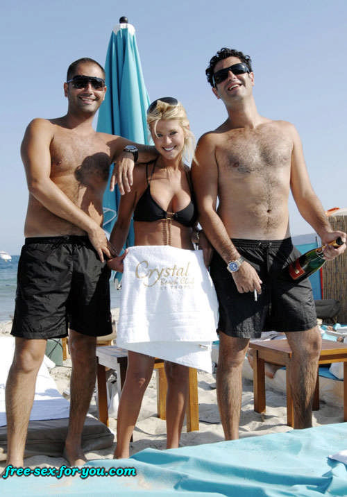 Tara Reid tits slip and posing in bikini on beach paparazzi pix #75429696