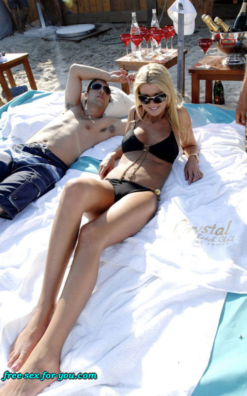 Tara Reid tits slip and posing in bikini on beach paparazzi pix #75429756