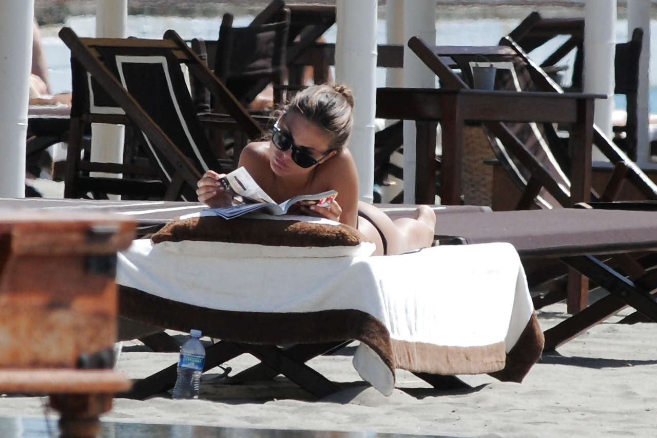 Nina senicar montrant son grand cul en bikini et montrant des seins photo paparazzi
 #75301413