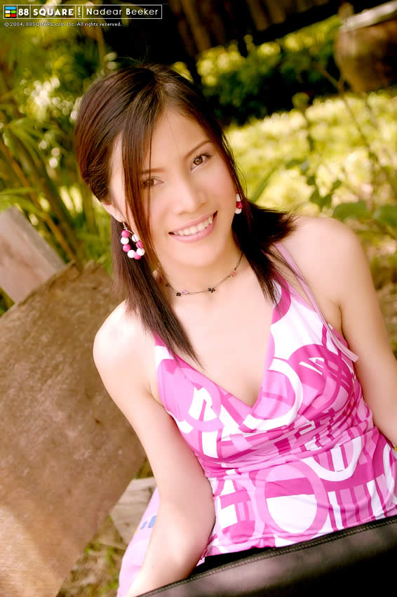 タイの美人モデルがセクシーで柔らかい体を見せる
 #69951479