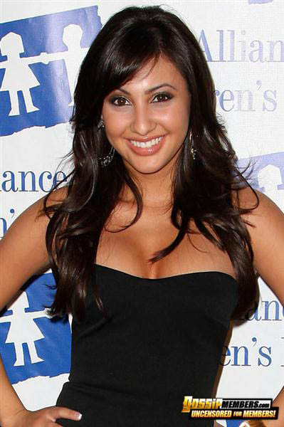 La reine des ados glamour, Francia Raisa, s'affiche sexy et chaude en photos.
 #75141368