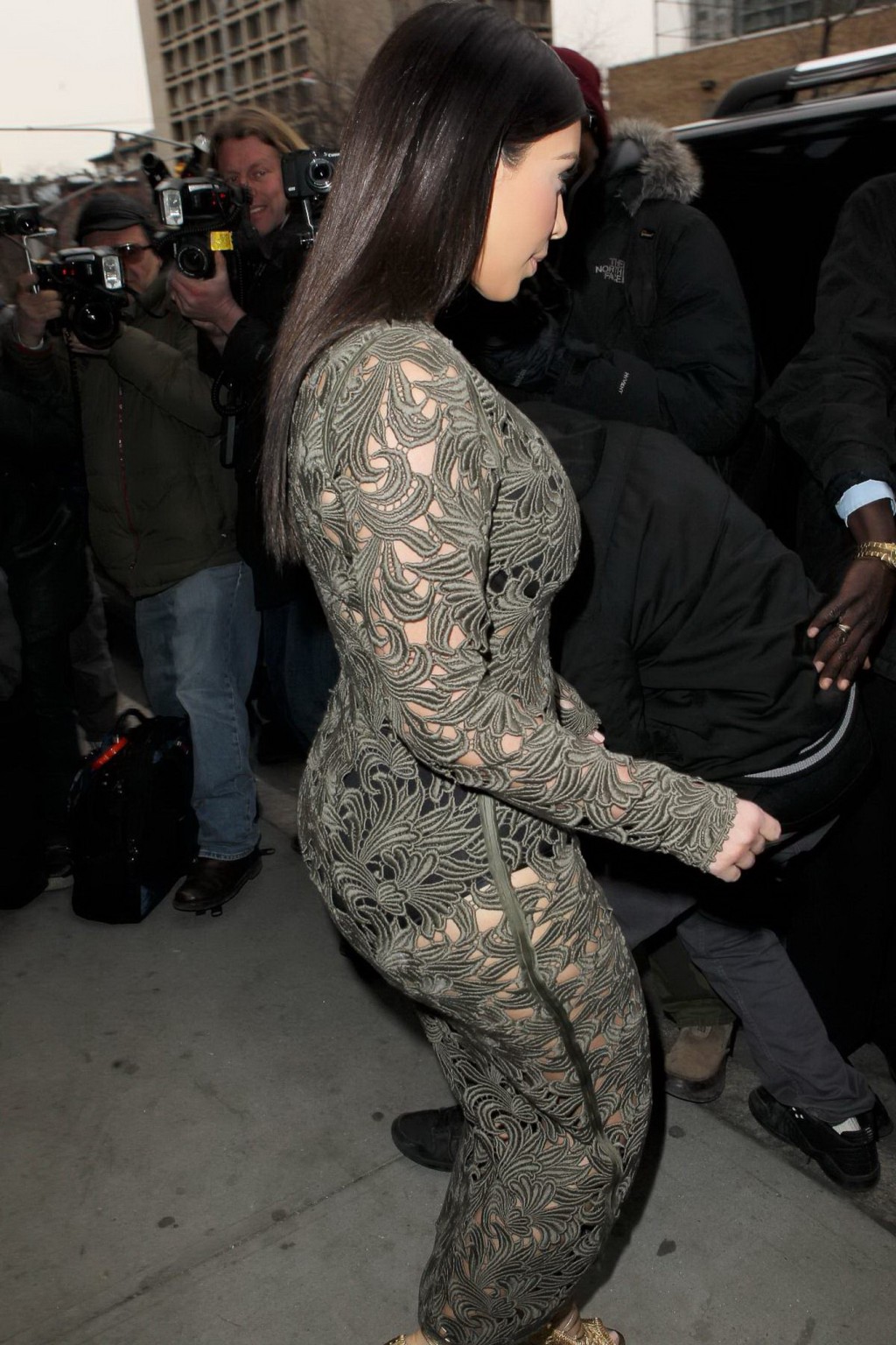 Kim kardashian seethrough alla voce di biancheria intima a tarda notte con seth meyers in
 #72619445