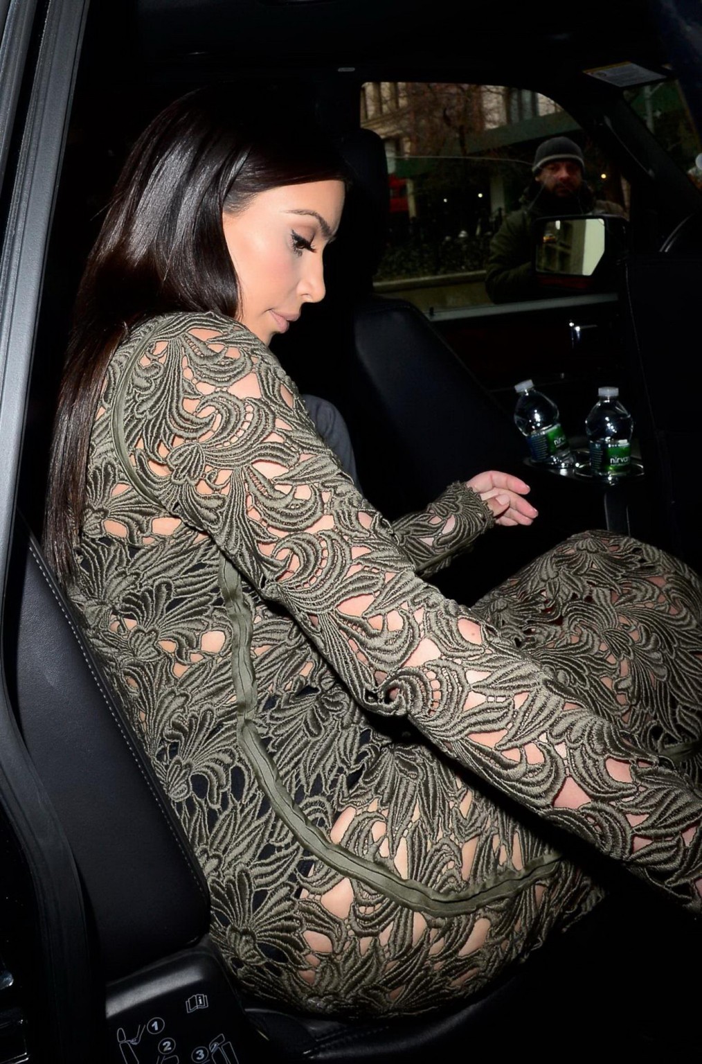 Kim kardashian seethrough alla voce di biancheria intima a tarda notte con seth meyers in
 #72619471