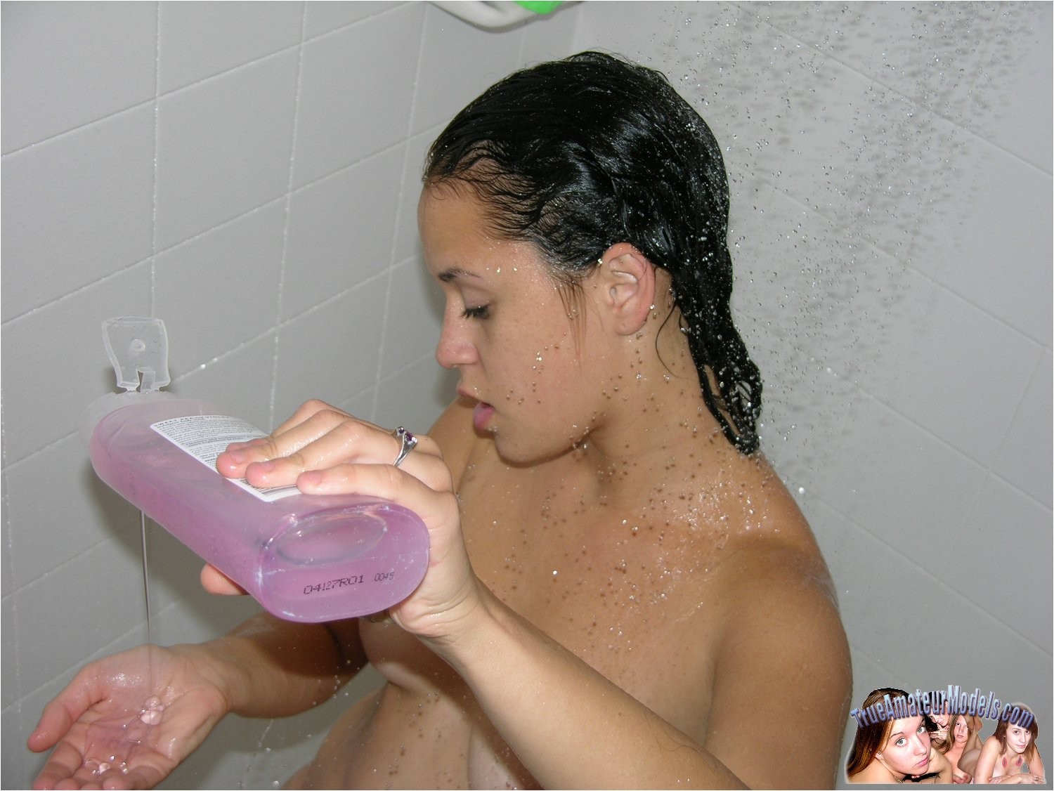 Amateur Teenager spreizt Muschi und Arschloch in der Dusche
 #68293669