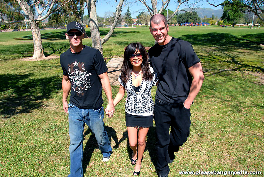 Rubia caliente rellena su cara con una gran polla gorda
 #77586470