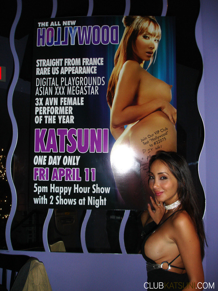 Sexy troia asiatica katsuni si spoglia sul palo di striscia e accende la folla
 #69824482