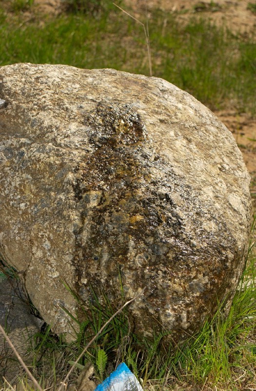 Joven caliente con un cuerpo firme se desnuda y orina
 #78693231