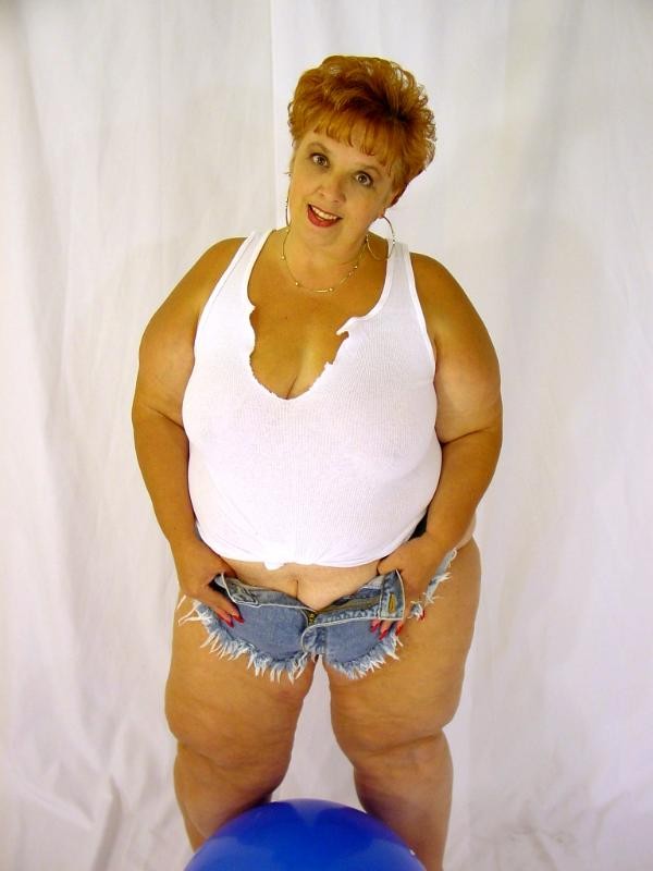 Riesige ältere fette Frau
 #75584065