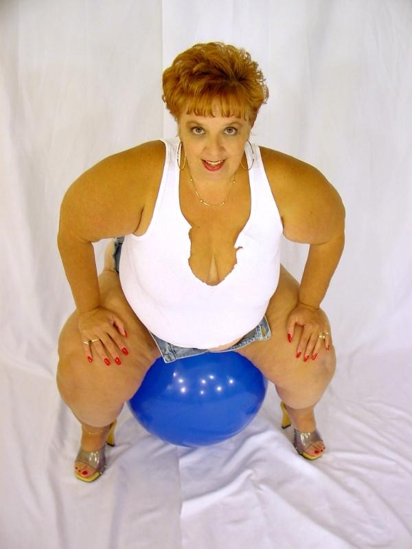 Riesige ältere fette Frau
 #75584078