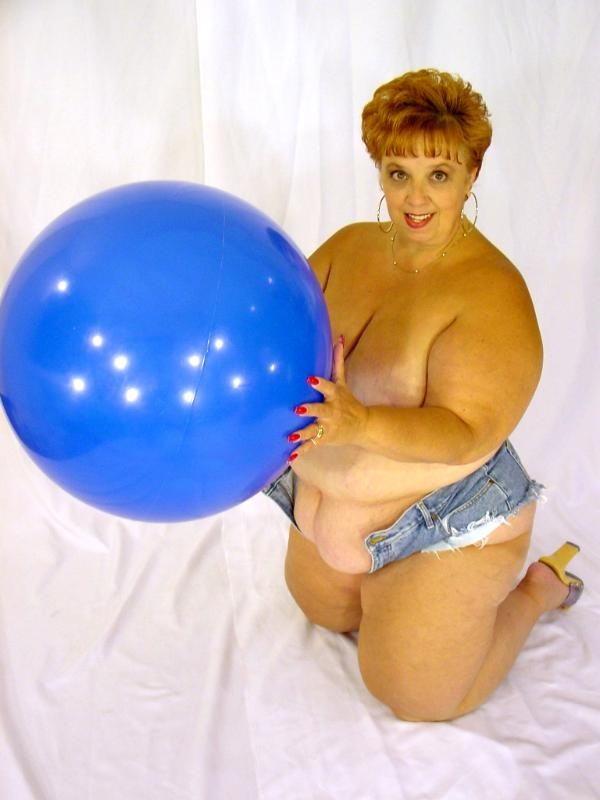 Riesige ältere fette Frau
 #75584127