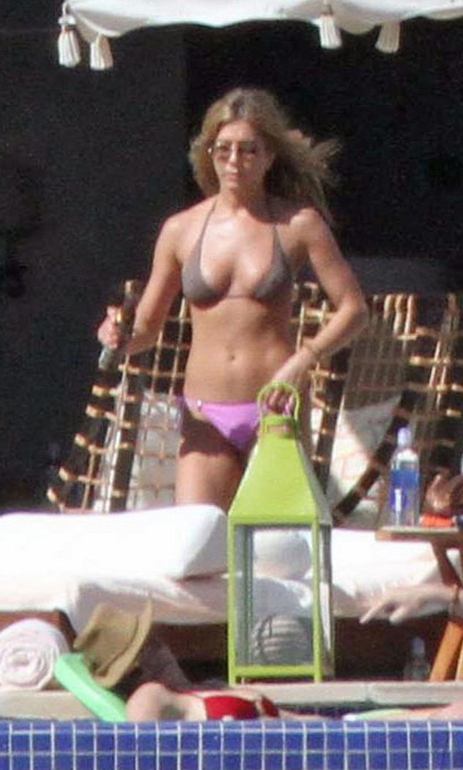 Jennifer Aniston magnificent cleavage in bikini #75291411