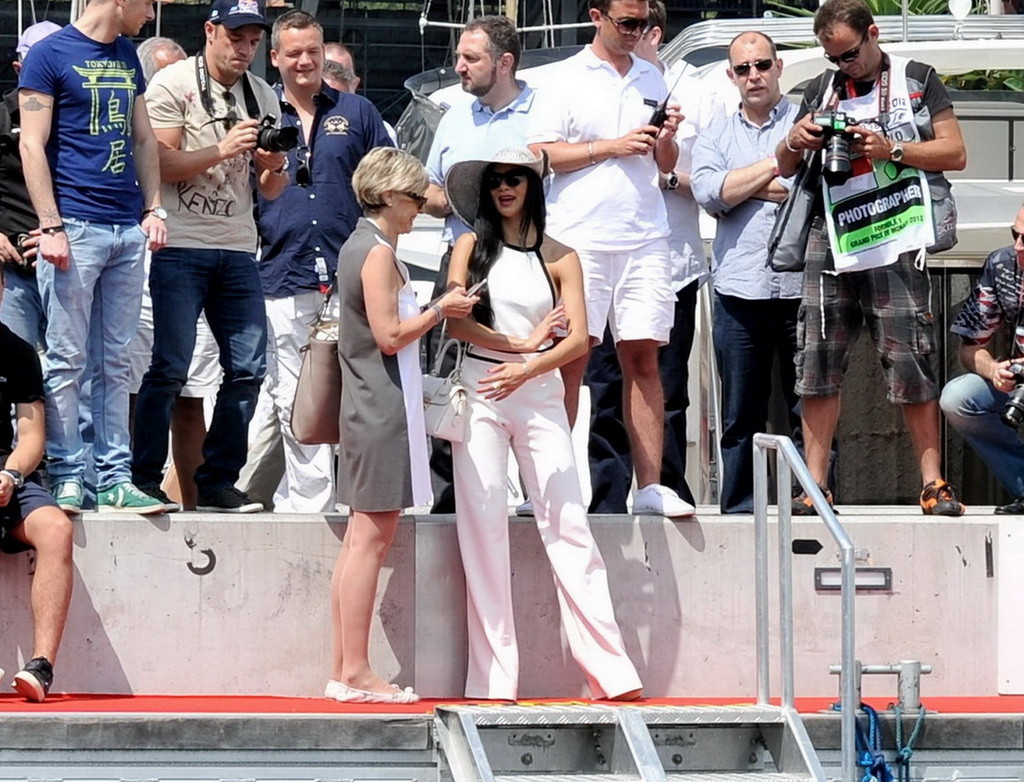 Beautiful Nicole Scherzinger showing side boob and juicy ass in a bareback outfi #75261722