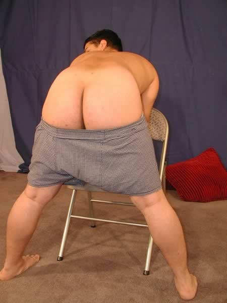 Aficionado cachondo masturbándose
 #77009330