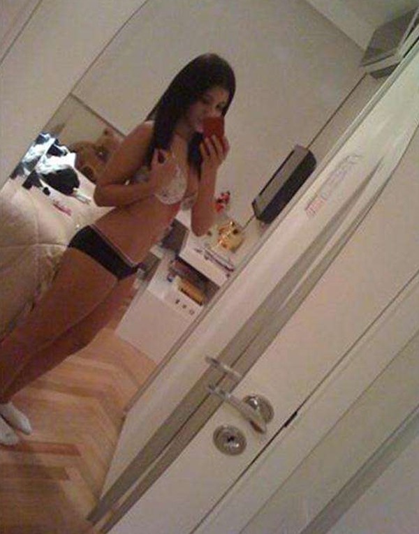 Sexy y caliente asiático nena da gran mamada en su dormitorio
 #69903754