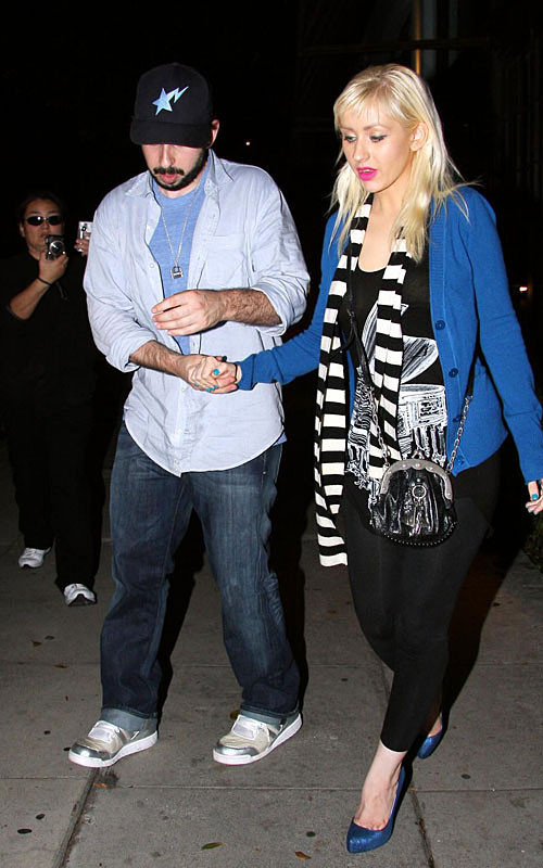 Christina Aguilera esponendo la sua bella figa upskirt in auto foto paparazzi e
 #75382483