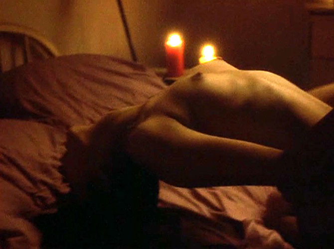 Demi Moore zeigt ihre schönen großen Titten und fickt hart in nackten Filmaufnahmen
 #75398722