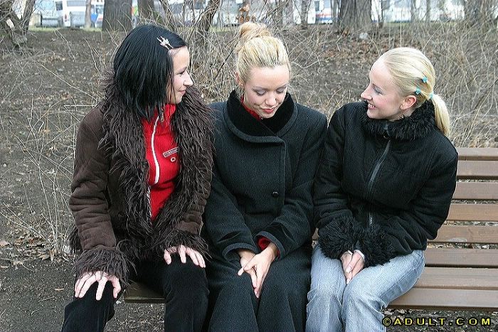 Lindas chicas lesbianas dando un paseo por el parque
 #74033678