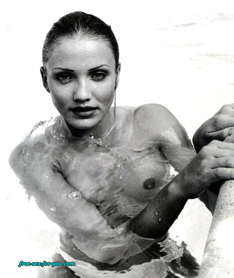 Cameron Diaz showing tits in pool and look sexy in mini skirt #75433869