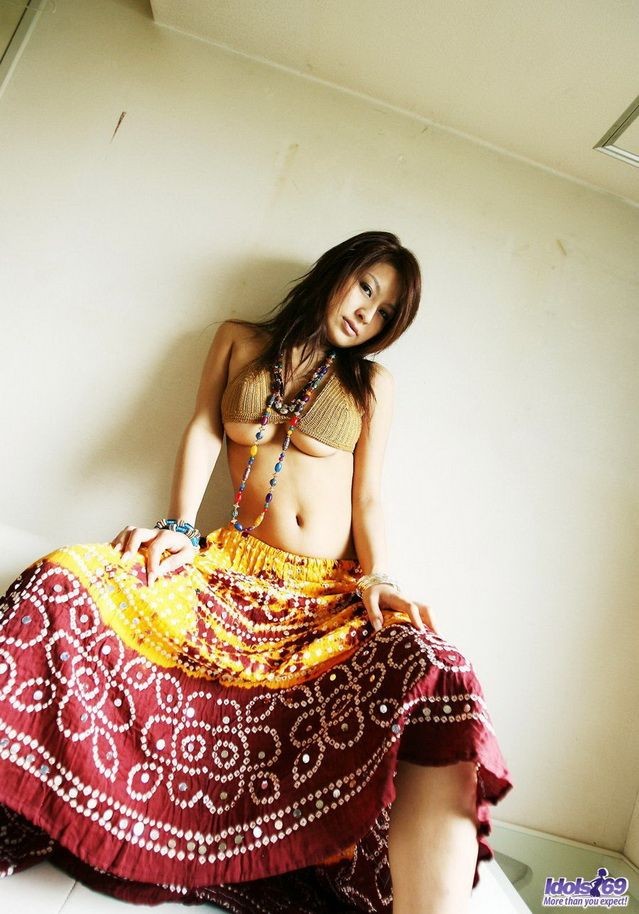 Gorgeous asian idol Reina showing body and titties #69783680