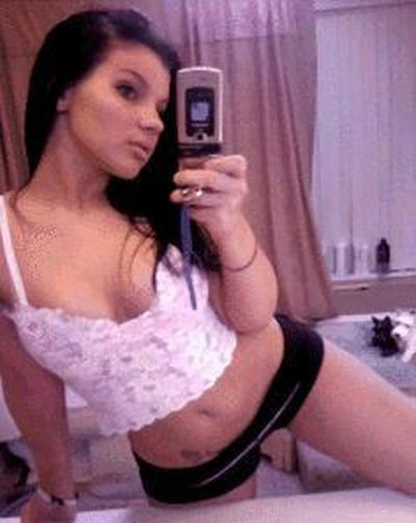 Superbe jeune amateur montrant ses jolis seins et sa douce chatte
 #77062335