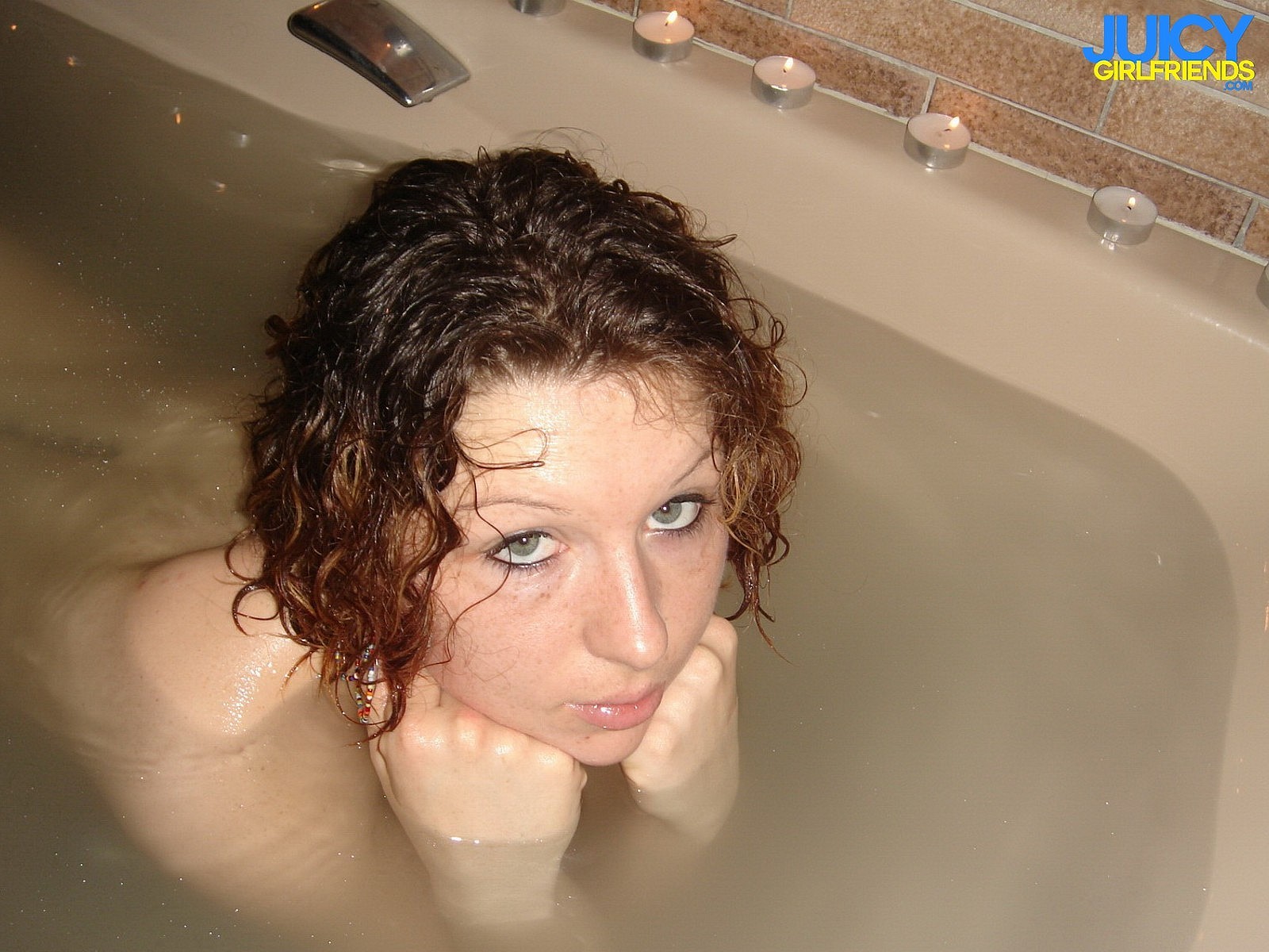 Niza joven amateur chica desnuda en el baño
 #67204486