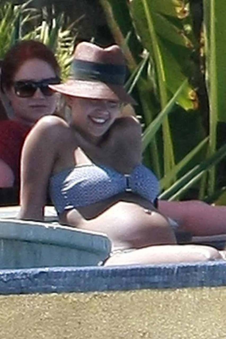 Jessica Alba exposing her sexy body and huge boobs in bikini on pool #75304414