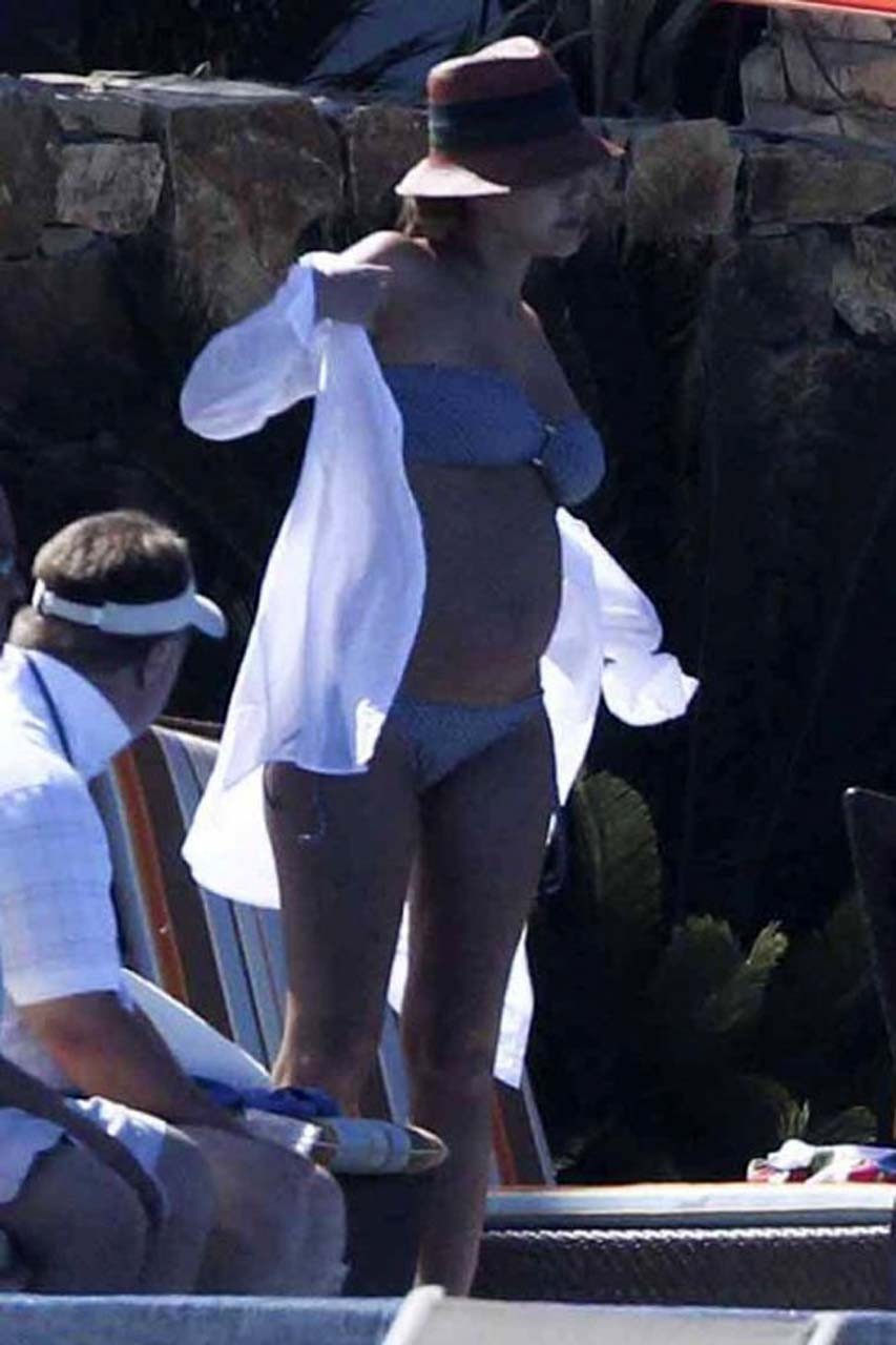 Jessica Alba exposing her sexy body and huge boobs in bikini on pool #75304421