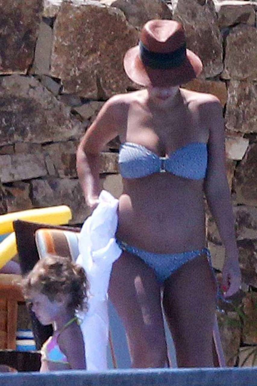 Jessica Alba exposing her sexy body and huge boobs in bikini on pool #75304464