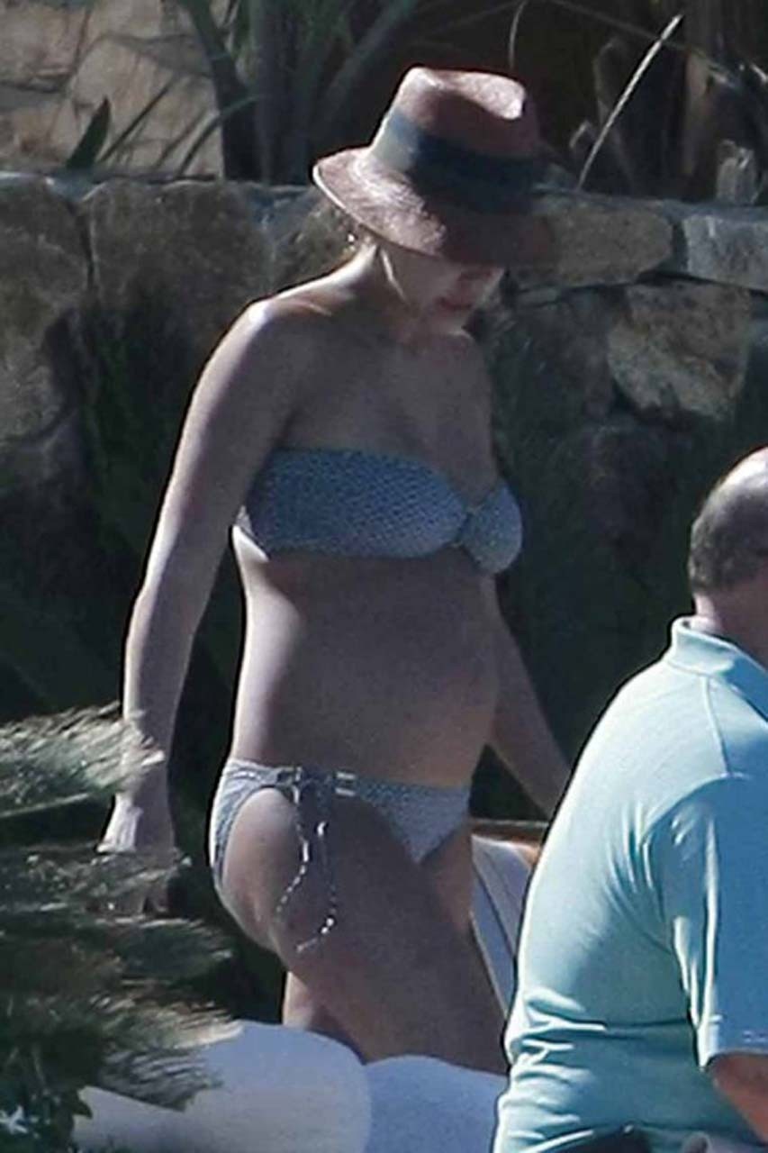 Jessica Alba exposing her sexy body and huge boobs in bikini on pool #75304514