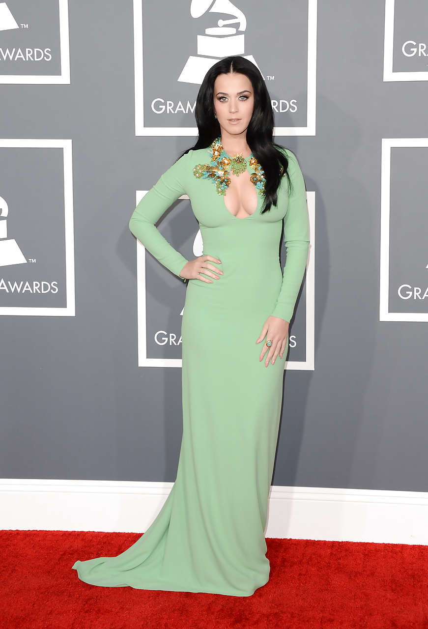 Katy perry、セクシーなボディと巨大な胸の谷間を露出
 #75241519