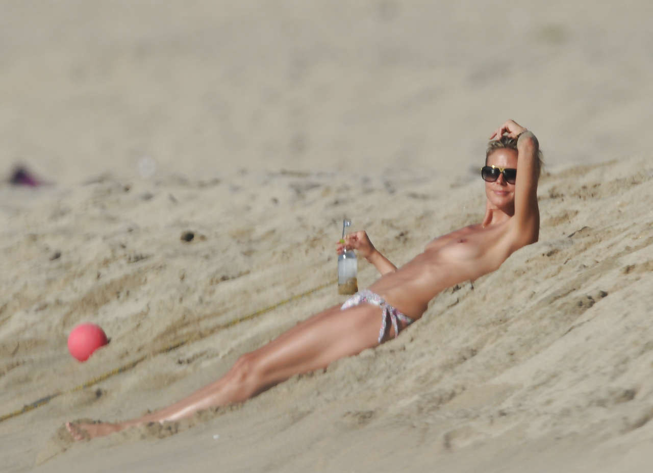 Heidi Klum showing her nice tits on beach on vacation caught by paparazzi #75292844