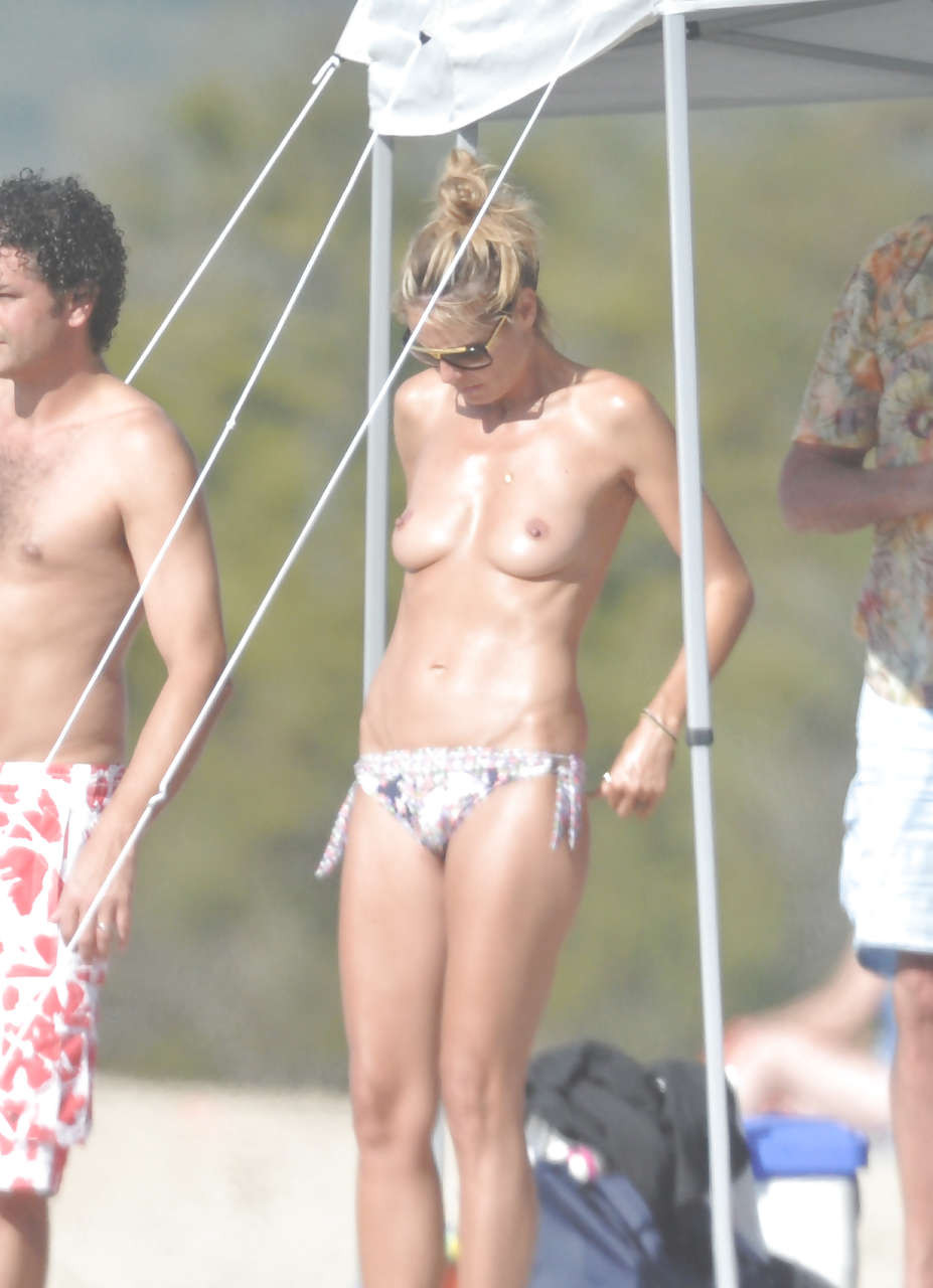 Heidi Klum showing her nice tits on beach on vacation caught by paparazzi #75292882