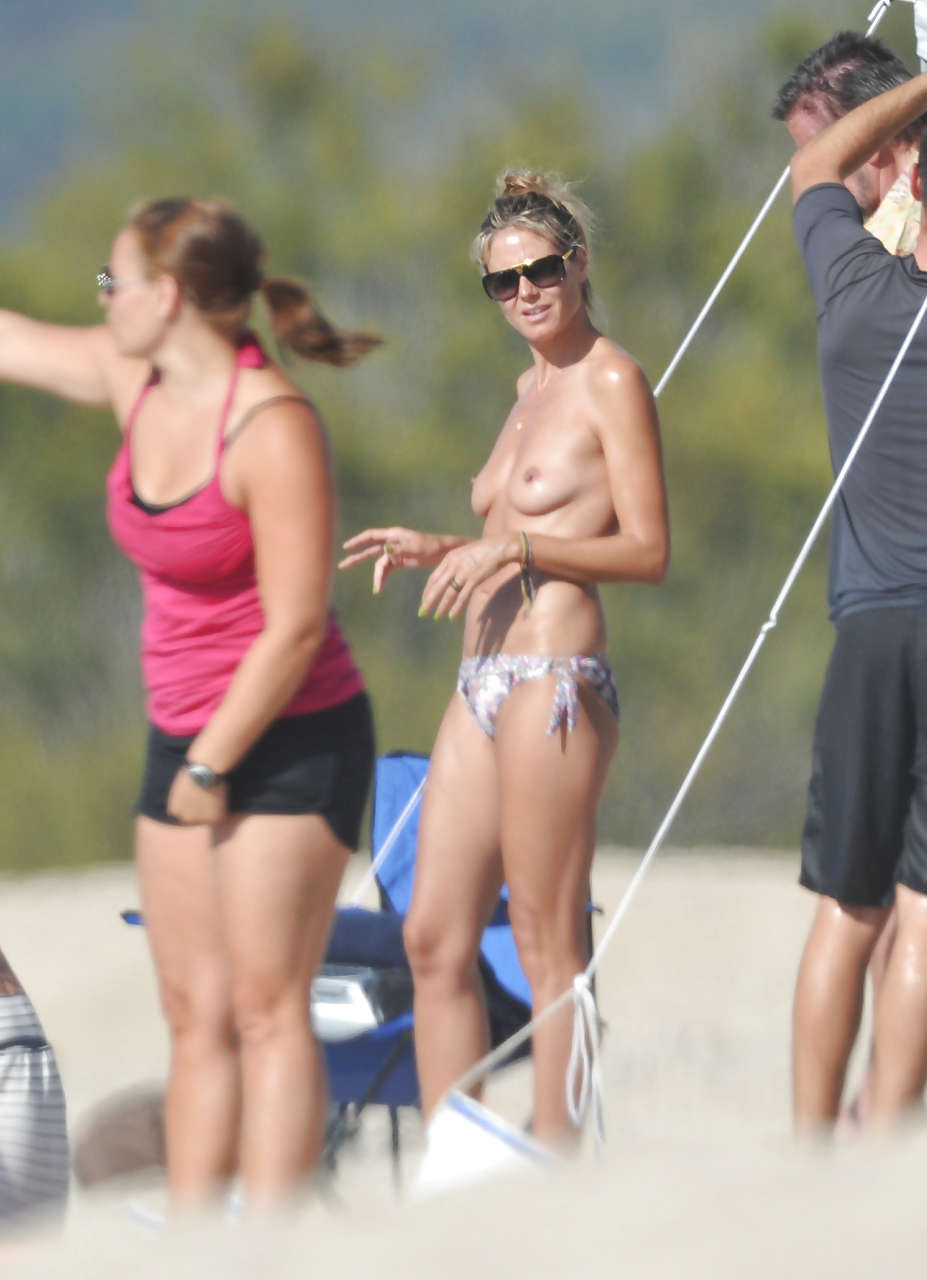 Heidi Klum showing her nice tits on beach on vacation caught by paparazzi #75292885