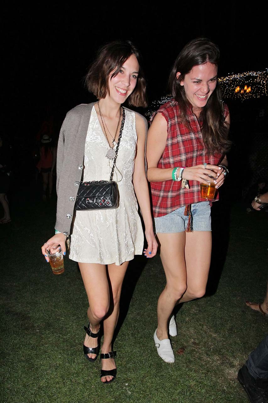 Alexa Chung upskirt in auto foto paparazzi e in posa topless e leggy in mi
 #75307765