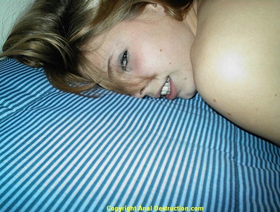 Blonde Teenie bekommt es in den Hintern
 #69328796