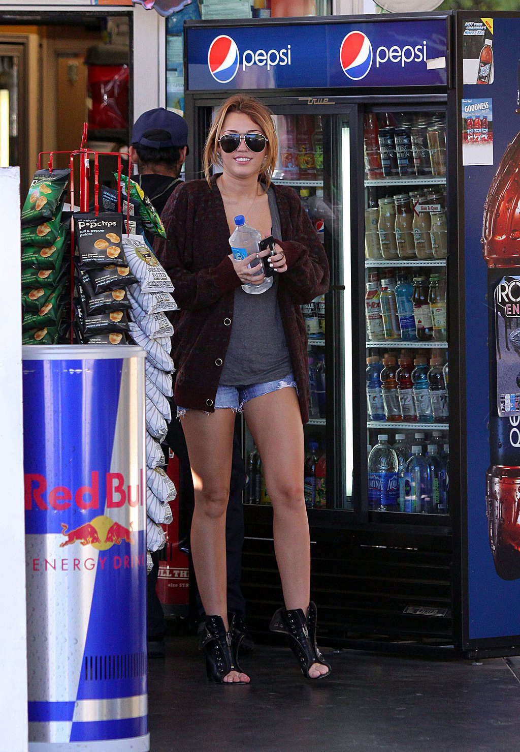 Miley Cyrus exposing her hot body and sexy legs in short shorts #75333096