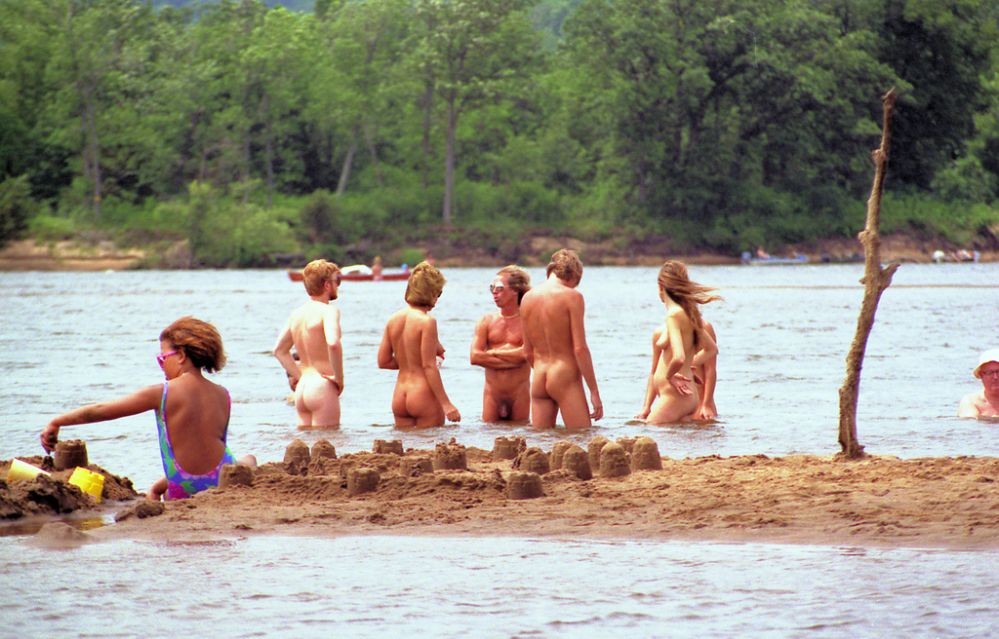 Avertissement - photos et vidéos de nudistes réels et incroyables
 #72275541