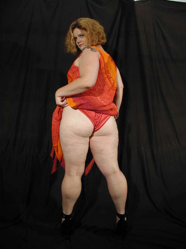 Geile reife bbw liebt Stripteasing und posiert im Kleid
 #75572372