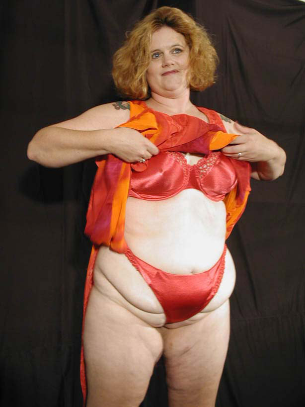 Geile reife bbw liebt Stripteasing und posiert im Kleid
 #75572411