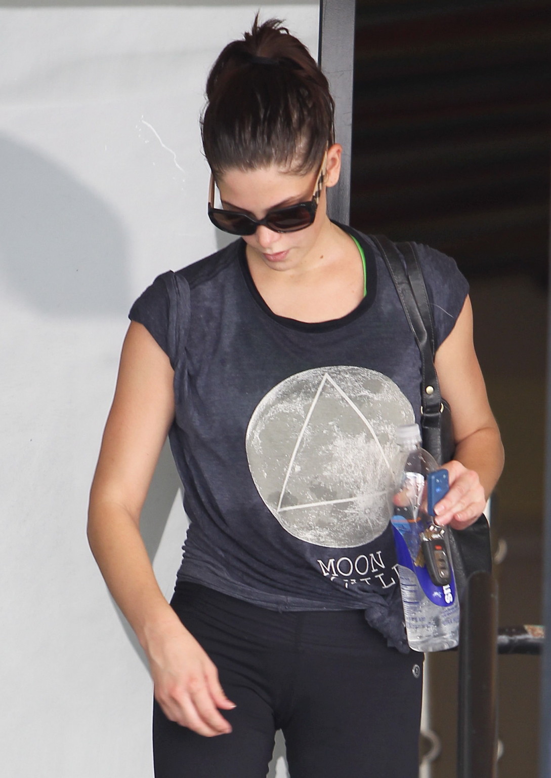 Ashley Greene shows cameltoe in sweaty tights leaving her gym in Studio City #75291153
