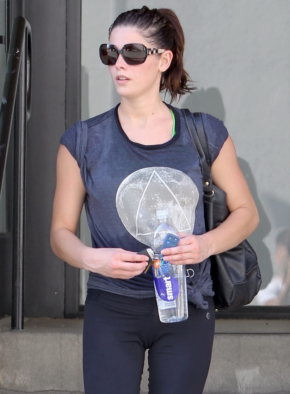 Ashley Greene shows cameltoe in sweaty tights leaving her gym in Studio City #75291184
