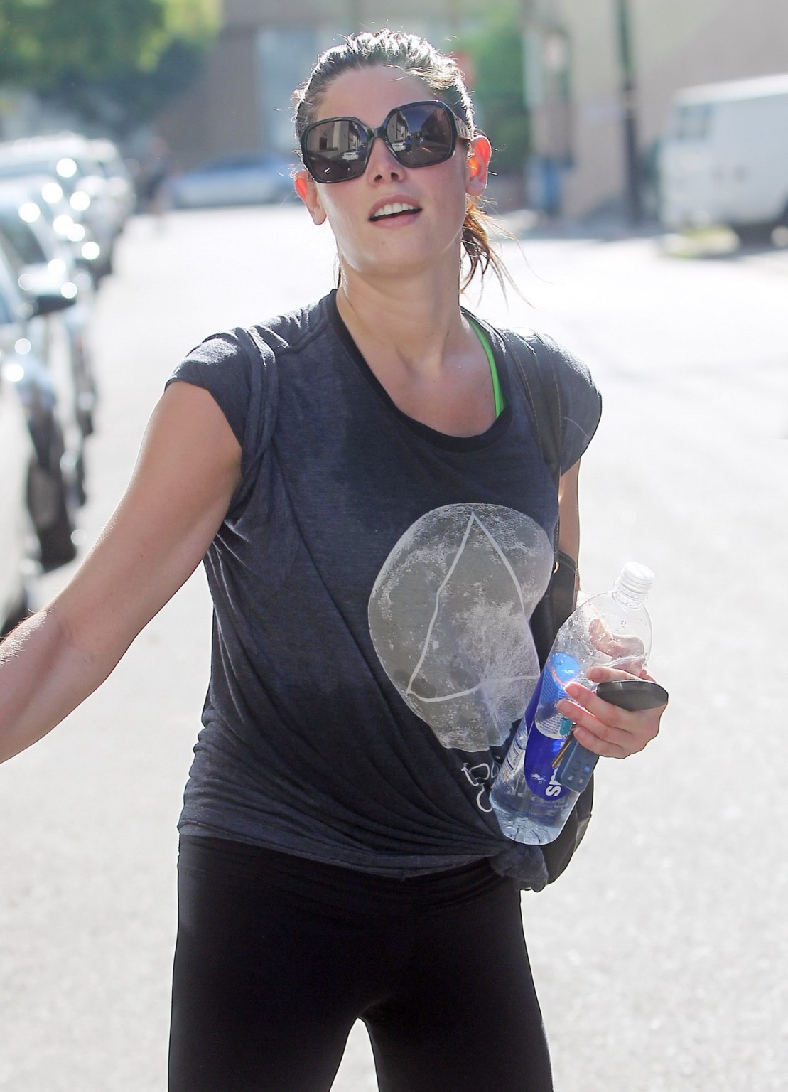 Ashley Greene zeigt Cameltoe in verschwitzter Strumpfhose beim Verlassen ihres Fitnessstudios in Studio City
 #75291258